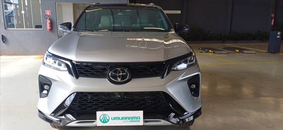 TOYOTA HILUX 2.8 D-4D TURBO DIESEL CD CONQUEST 4X4 AUTOMÁTICO TOYOTA HILUX 2.8 D-4D TURBO DIESEL CD CONQUEST 4X4 AUTOMÁTICO